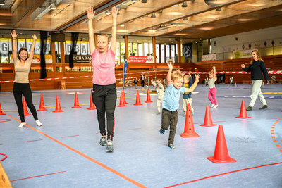 Das Bild zeigt die Veranstaltung "#beactive", bei der man in der Sporthalle Rieden verschiedene Sportarten ausprobieren konnte.