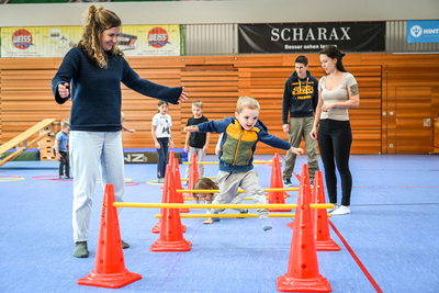 Das Bild zeigt die Veranstaltung "#beactive", bei der man in der Sporthalle Rieden verschiedene Sportarten ausprobieren konnte.