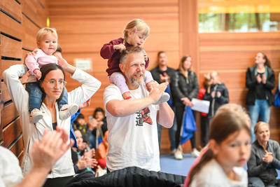 Das Bild zeigt die Veranstaltung "#beactive", bei der man in der Sporthalle Rieden verschiedene Sportarten ausprobieren konnte.