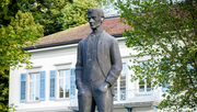 Jodok Fink Statue vor dem Palais Thurn und Taxis © Udo Mittelberger
