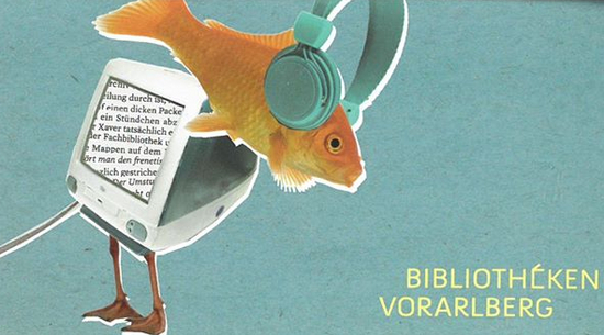 Hier ist eine animierte Abbildung zu sehen. Ein Mädchen, welches auf einer Maus sitzt, hält ein Schild mit den Worten "Online-Ausleihen" hoch. In der Mitte der Abbildung ist ein Fernseher, welcher Enten-Füße hat, zu sehen. Darüber ist ein gelber Fisch, der Kopfhörer trägt. Rechts unten in der Ecke steht "Bibliothek Vorarlberg".