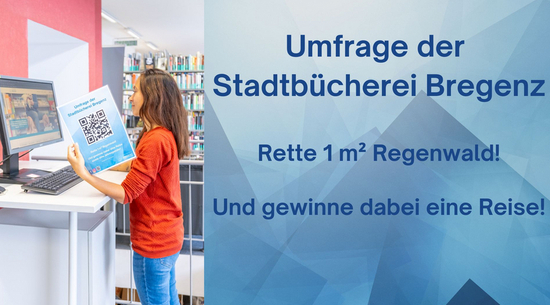 Das Bild zeigt links eine Mitarbeiterin der Stadtbücherei Bregenz an einem Monitor stehend und ein Schild in der Hand haltend, auf dem ein QR-Code zu sehen ist. Rechts im Bild ist "Umfrage der Stadtbücherei Bregenz. Rette 1 Quadratmeter Regenwald und gewinne dabei eine Reise" zu lesen.