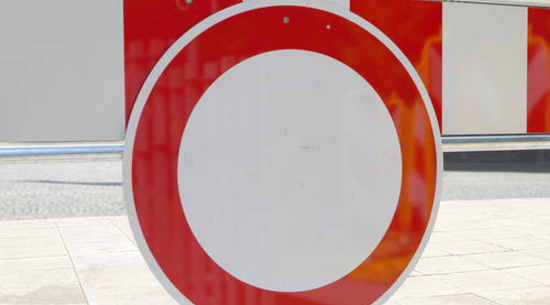 Diese Abbildung zeigt das "Durchfahrt verboten" Straßenschild.