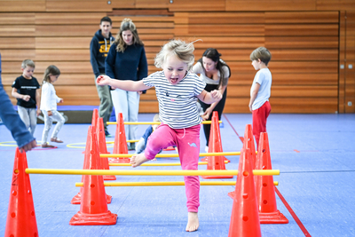 Das Bild zeigt die Veranstaltung "#beactive", bei der man in der Sporthalle Rieden verschiedene Sportarten ausprobieren konnte.