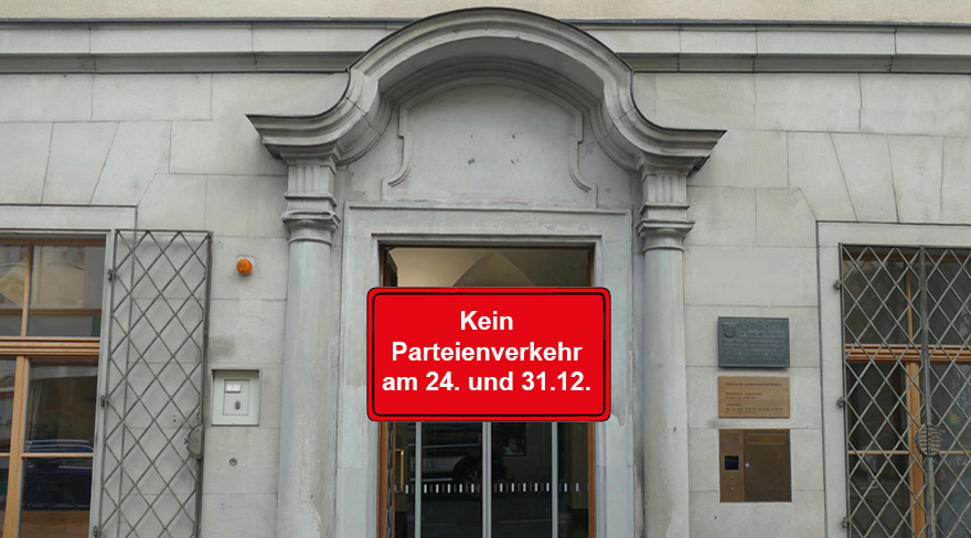 Diese Abbildung zeigt den Eingang des Rathauses. Davor ist eine rote Box eingefügt, in welcher steht: "kein Parteienverkehr am 24. und 31.12".