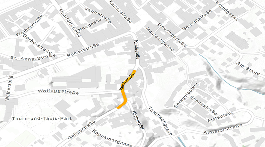 Diese Abbildung zeigt einen Plan, auf welchem die Kirchstraße in Bregenz gelb eingezeichnet ist.