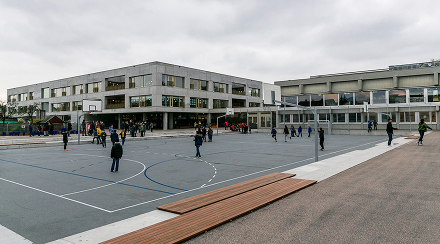 Diese Abbildung zeigt den Sportplatz der Schule Schendlingen.